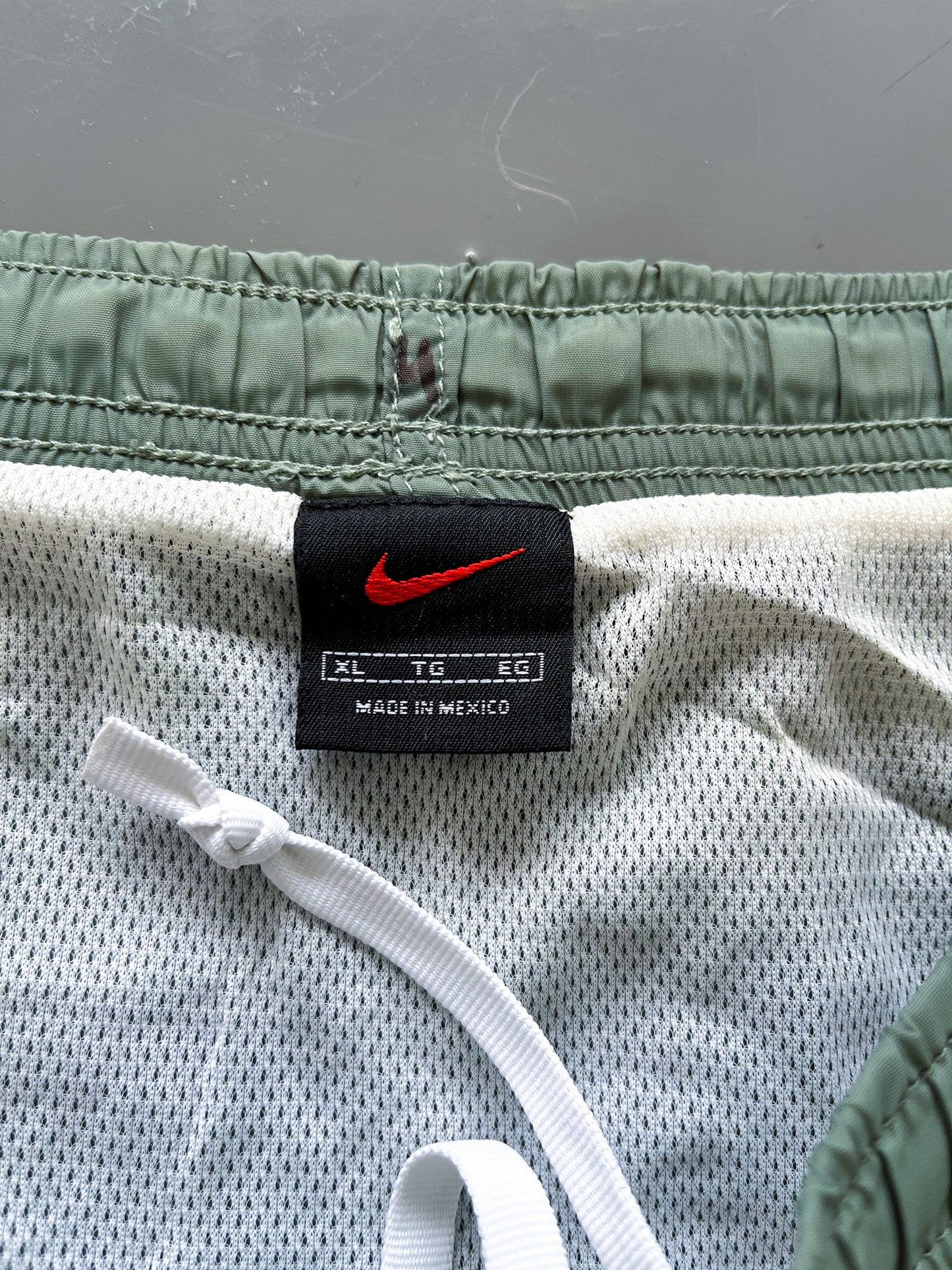 Nike Vintage Shorts | XL