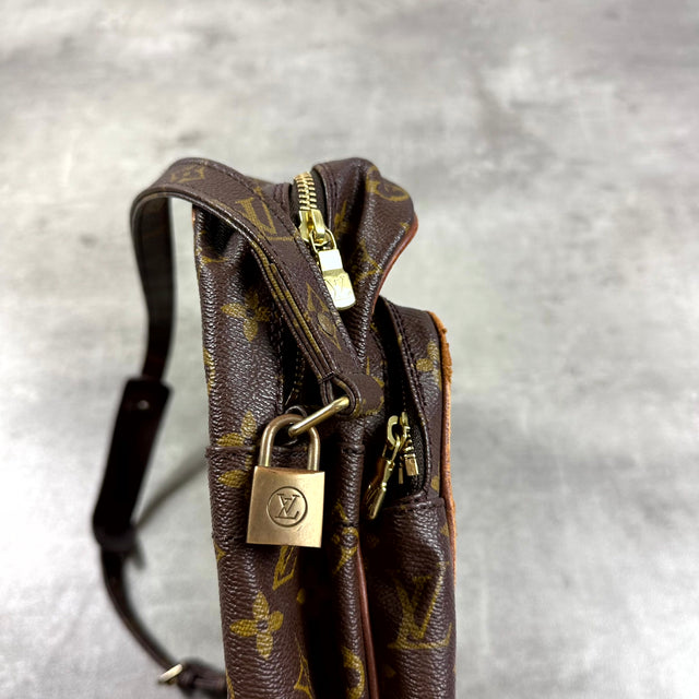 Louis Vuitton Messenger Bag