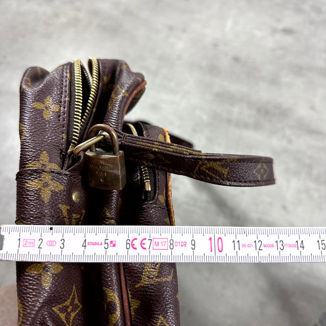 Louis Vuitton Messenger Bag